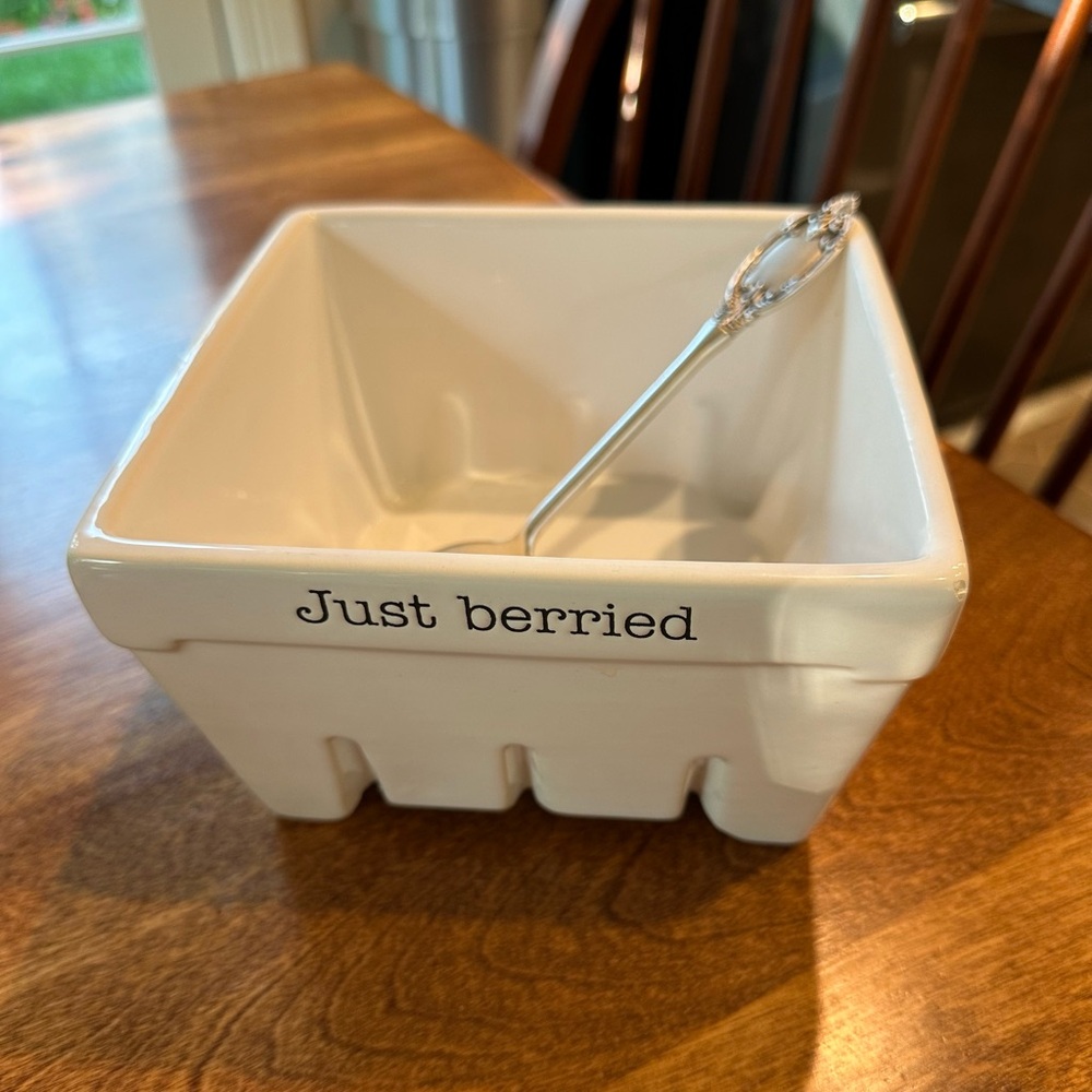 Mudpie Berry Dish